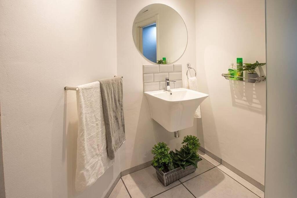 2 Sleeper Stylish Sanctuary Apartment Durban Bagian luar foto