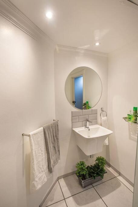 2 Sleeper Stylish Sanctuary Apartment Durban Bagian luar foto